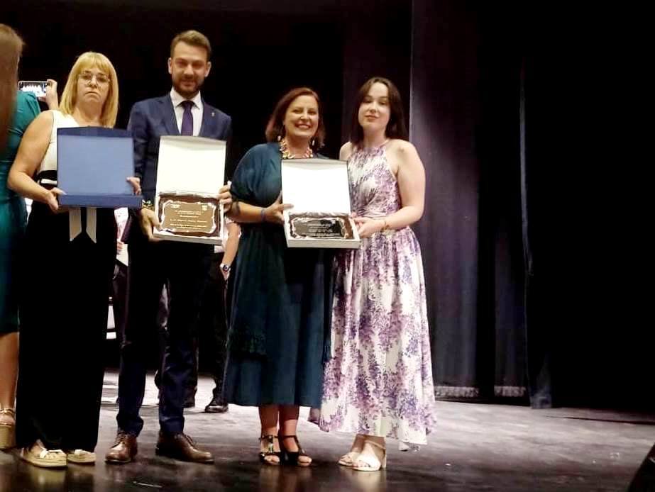 María José, Luis Miguel, Montserrat y Sara con los galardones.