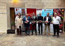 Los representantes de los organizadores del festival y autoridades durante la presentación.