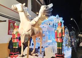 Carroza y comitiva del pasado año por la avenida de Yuste.
