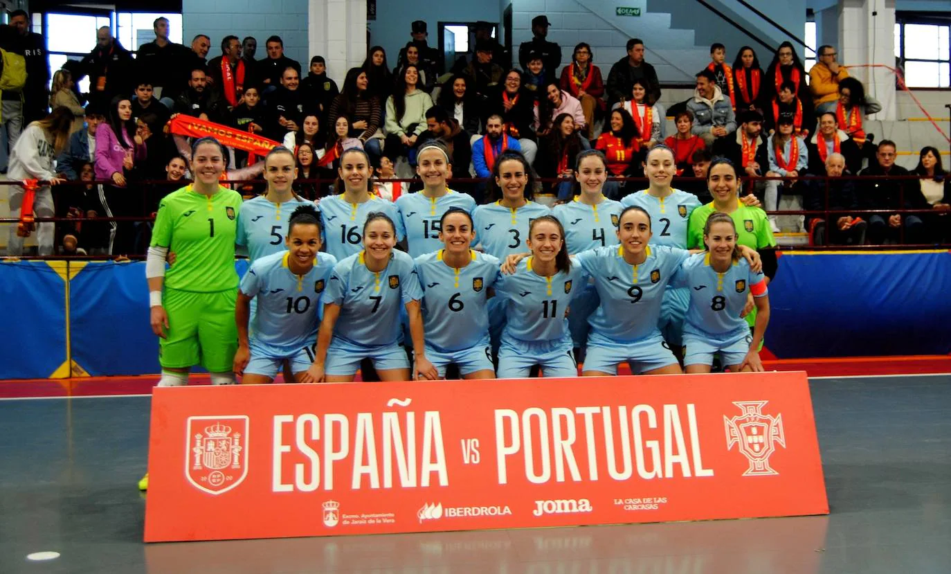Selección española femenina de fútbol sala, en el segundo partido contra Portugal, jugado en Jaraíz. 