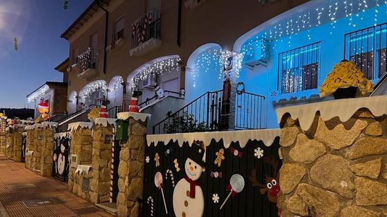 La calle Rufino Villalobos, primer premio en balcones-fachadas