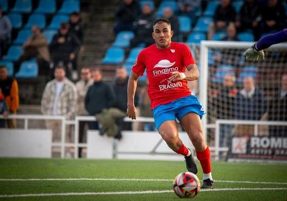 El jugador jaraiceño Fabio, en una de las acciones de peligro.