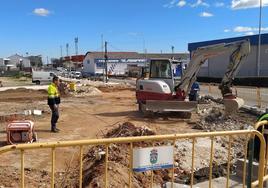 Construcción de la rotonda en Hernán Cortés, junto al ferial.