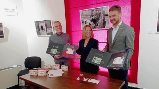 Correos presenta el sello dedicado al Pimentón de la Vera