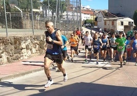 Inicio de la carrera en el parque, con Alan Otero el primero.