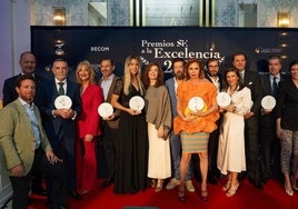 Los representantes de las empresas galardonadas y de la organización; entre ellos, Juan Hernández, el segundo por la izquierda.