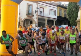 Salida (plaza Mayor de Jaraíz) de una de las carreras populares de San Cristobal.