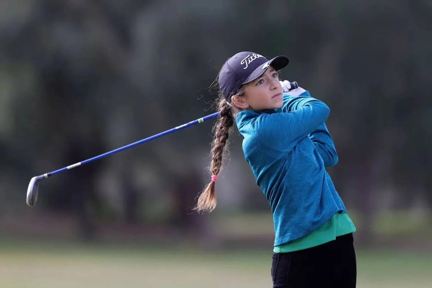 La jaraiceña Carlota Alejandra Burcio Macías jugando al golf.