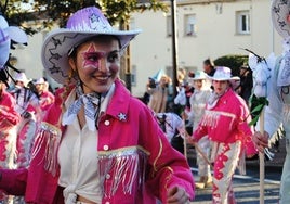 Una de las comparsas en el desfile del pasado año.
