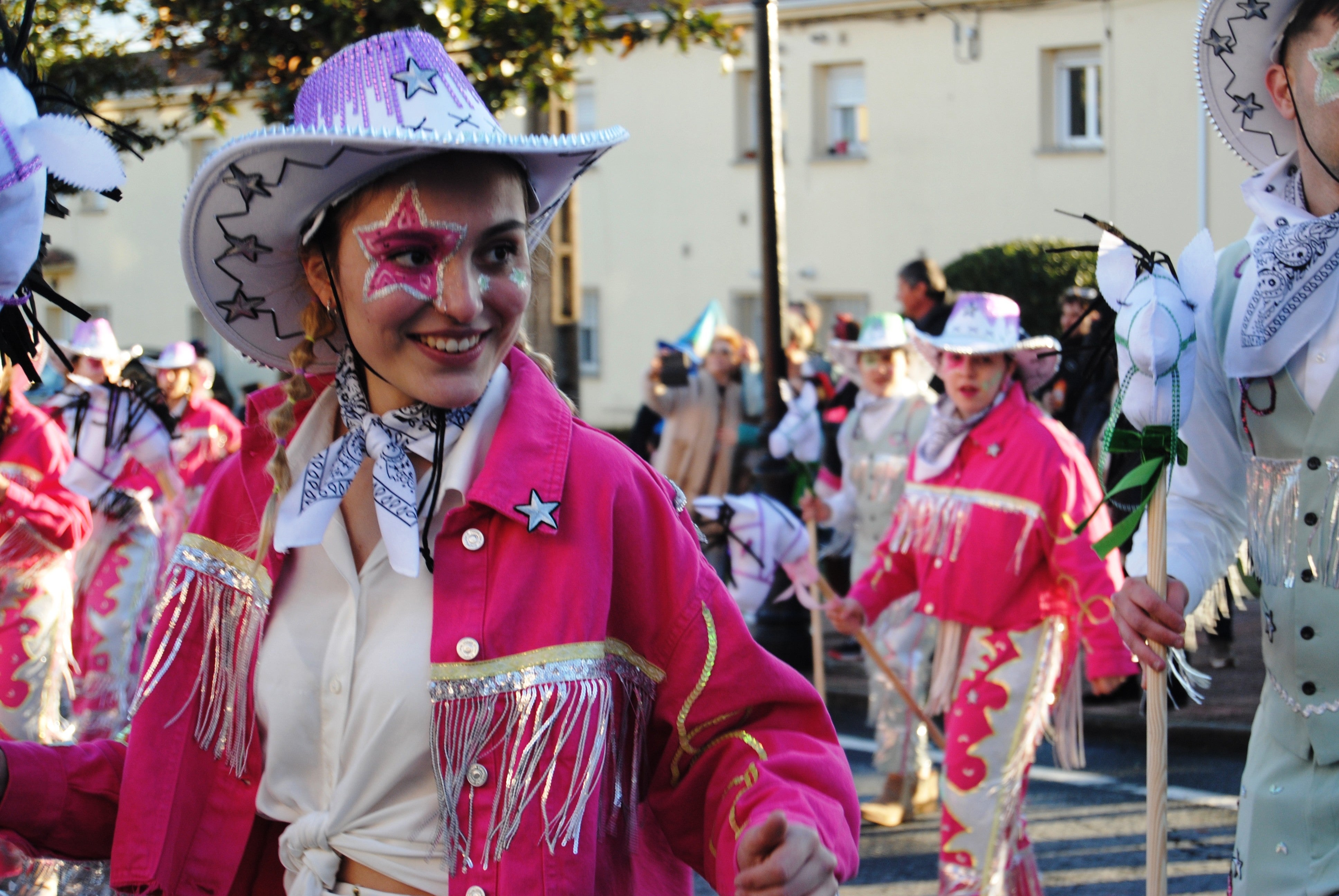 Una de las comparsas en el desfile del pasado año.