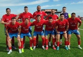 El equipo pimentonero que saltó al terreno de juego en los prolegómenos del partido ante el CD Castuera.