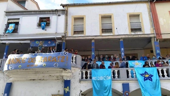 Puja de productos donados por devoción a la Virgen del Salobrar