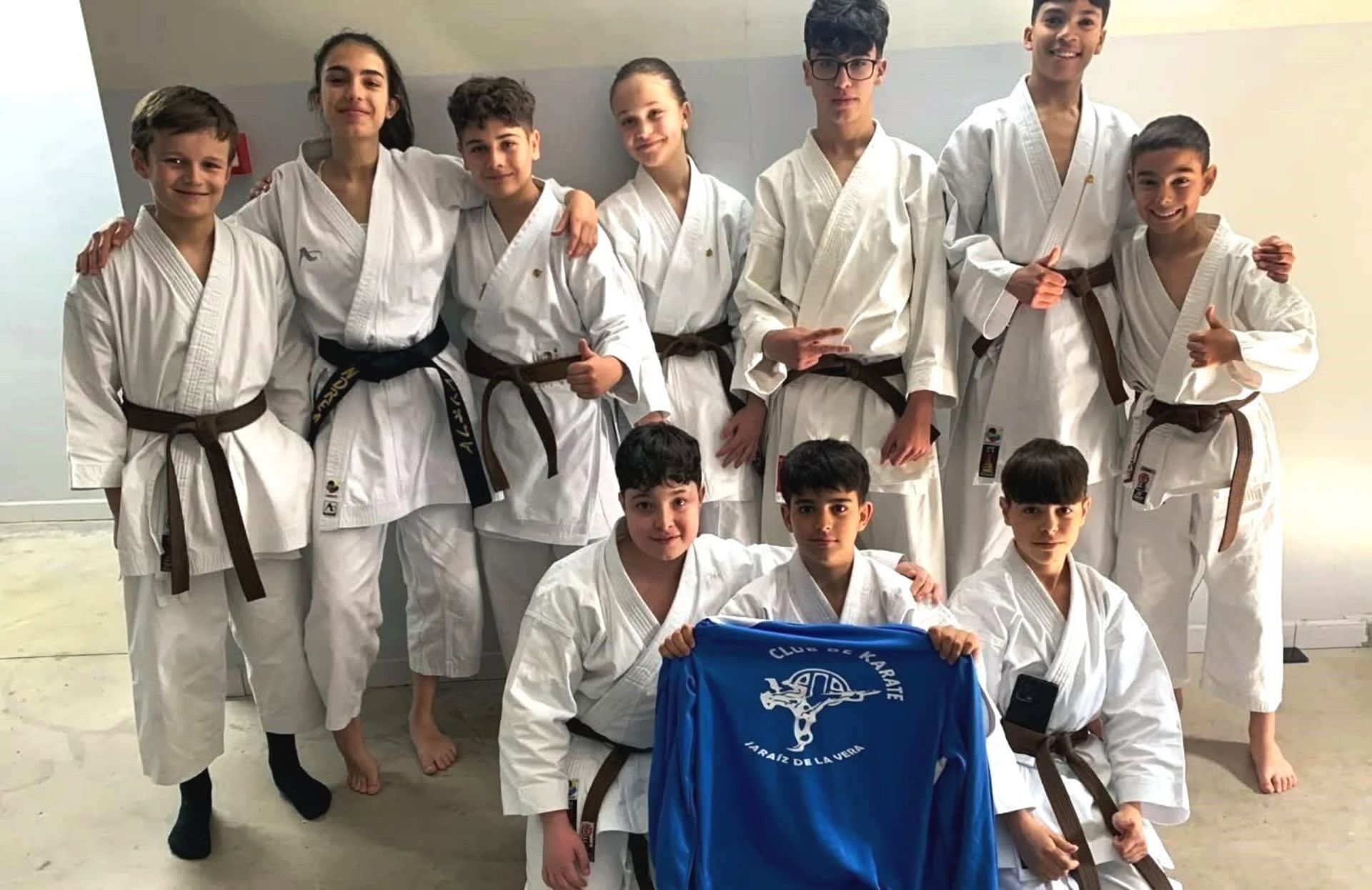 Once alumnos del Club de Karate Jaraíz consiguen el cinturón negro