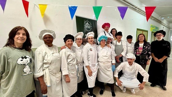 El aula de cocina del Centro de Adultos celebra una jornada de puertas abiertas