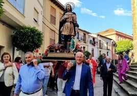 San Isidro saliendo de la iglesia camino de su barriada.