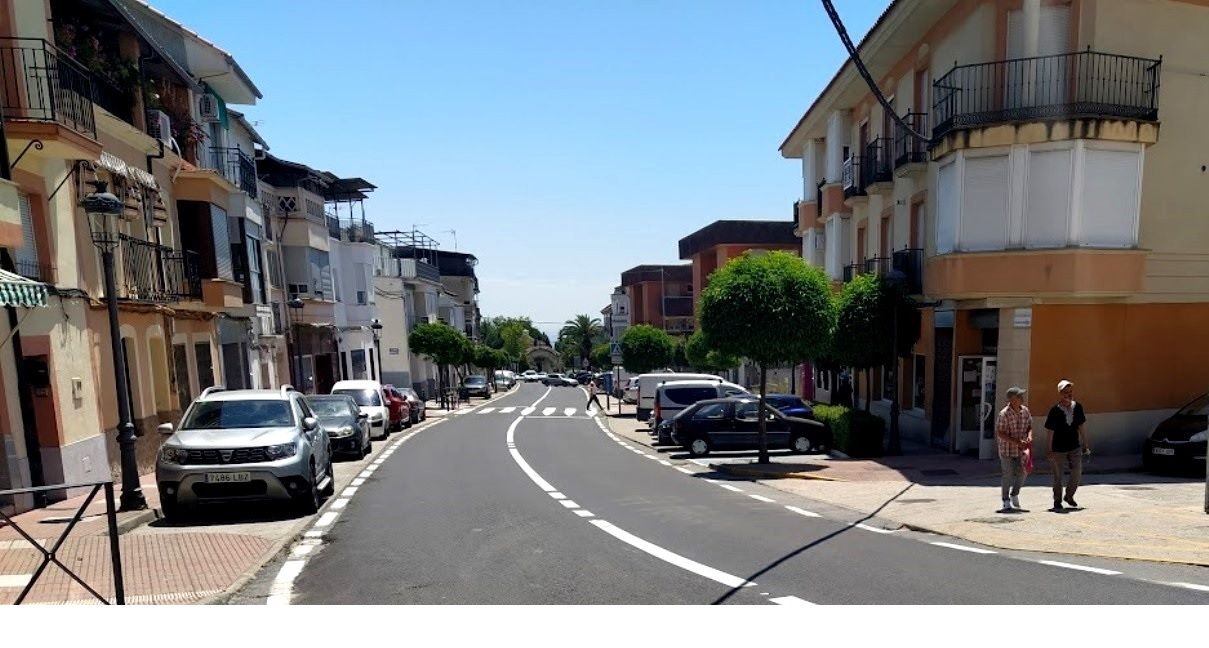 La travesía de la EX-392 luce el nuevo asfalto y marcas viales