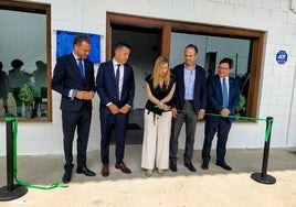 Inauguración de la nueva fábrica por parte de María Guardiola.