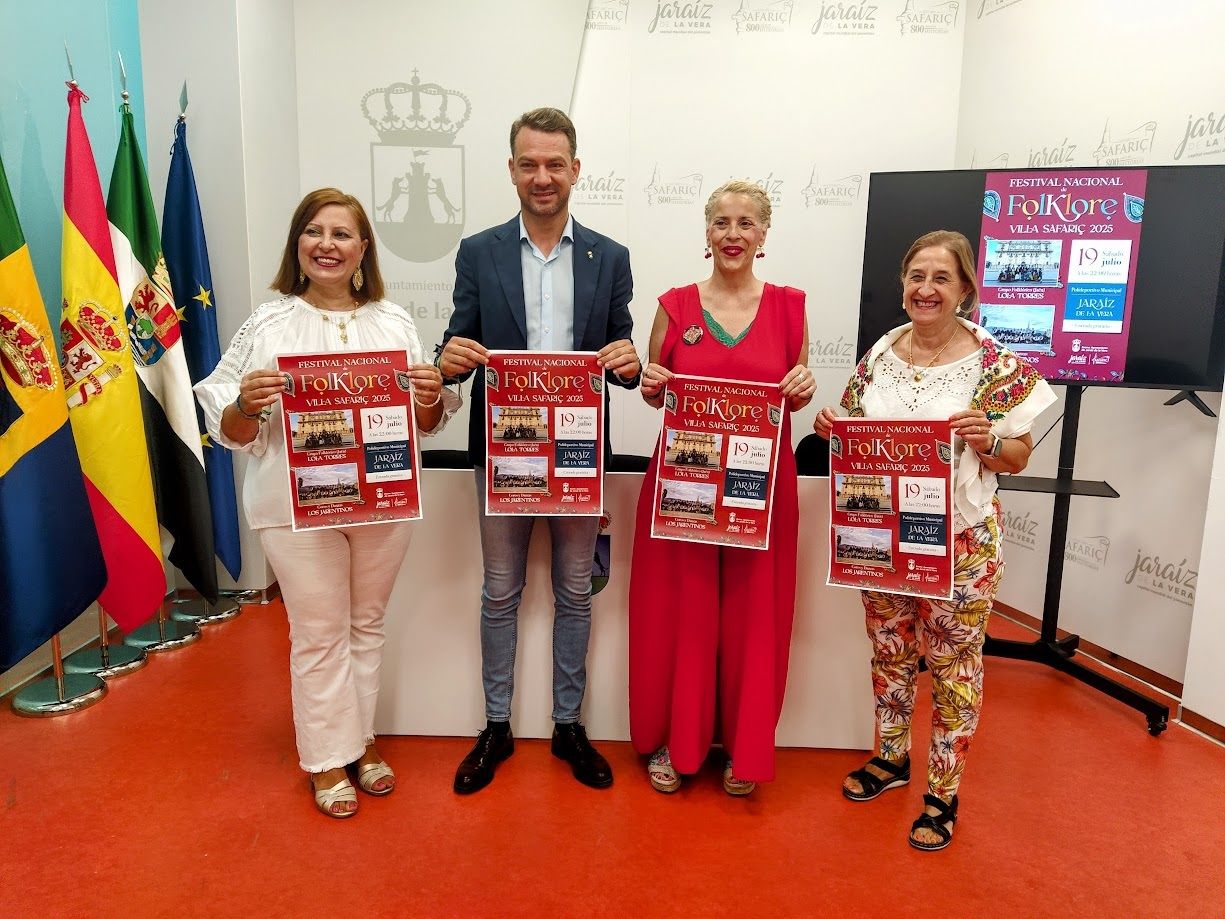 M. López, L. Núñez, S. Sánchez y R. Díaz durante la presentación.