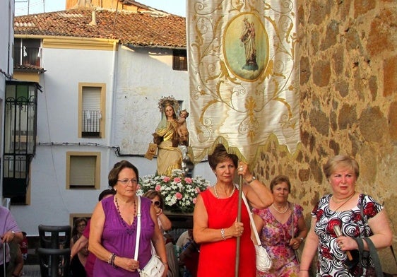 Las Cármenes celebran la festividad de su patrona