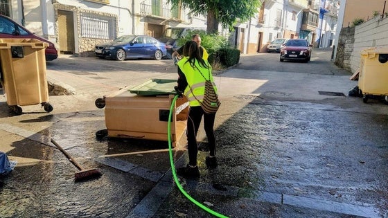 Campaña de limpieza de contenedores y calles