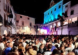 La Plaza Mayor la noche del viernes durante los conciertos.