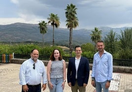 Hannemann, García, Prieto y Núñez en el mirador del parque Los Bolos.