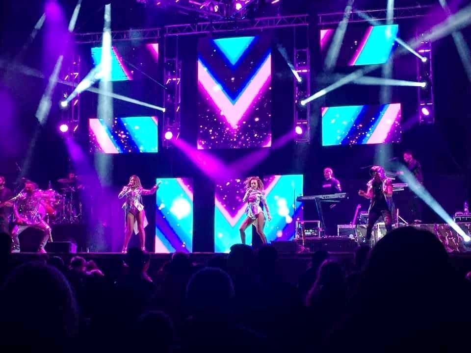 El viernes actúa la orquesta La Huella en el polideportivo