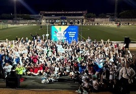 Asistentes al acto del anuncio de la proclamación, celebrado en el polideportivo municipal.
