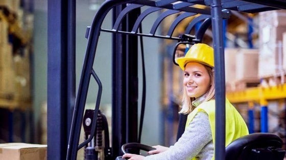 Curso para mujeres desempleadas en el manejo de carretillas elevadoras