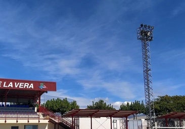 El Ayuntamiento saca a licitación la iluminación del campo de fútbol