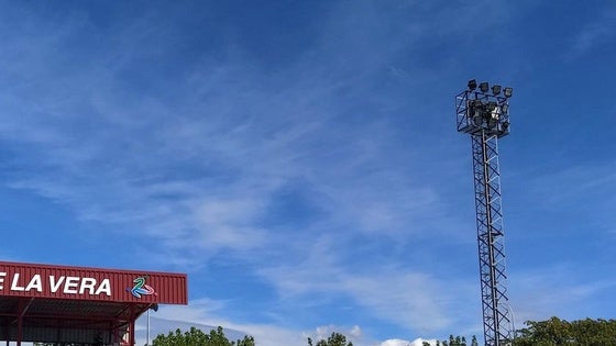 El Ayuntamiento saca a licitación la iluminación del campo de fútbol