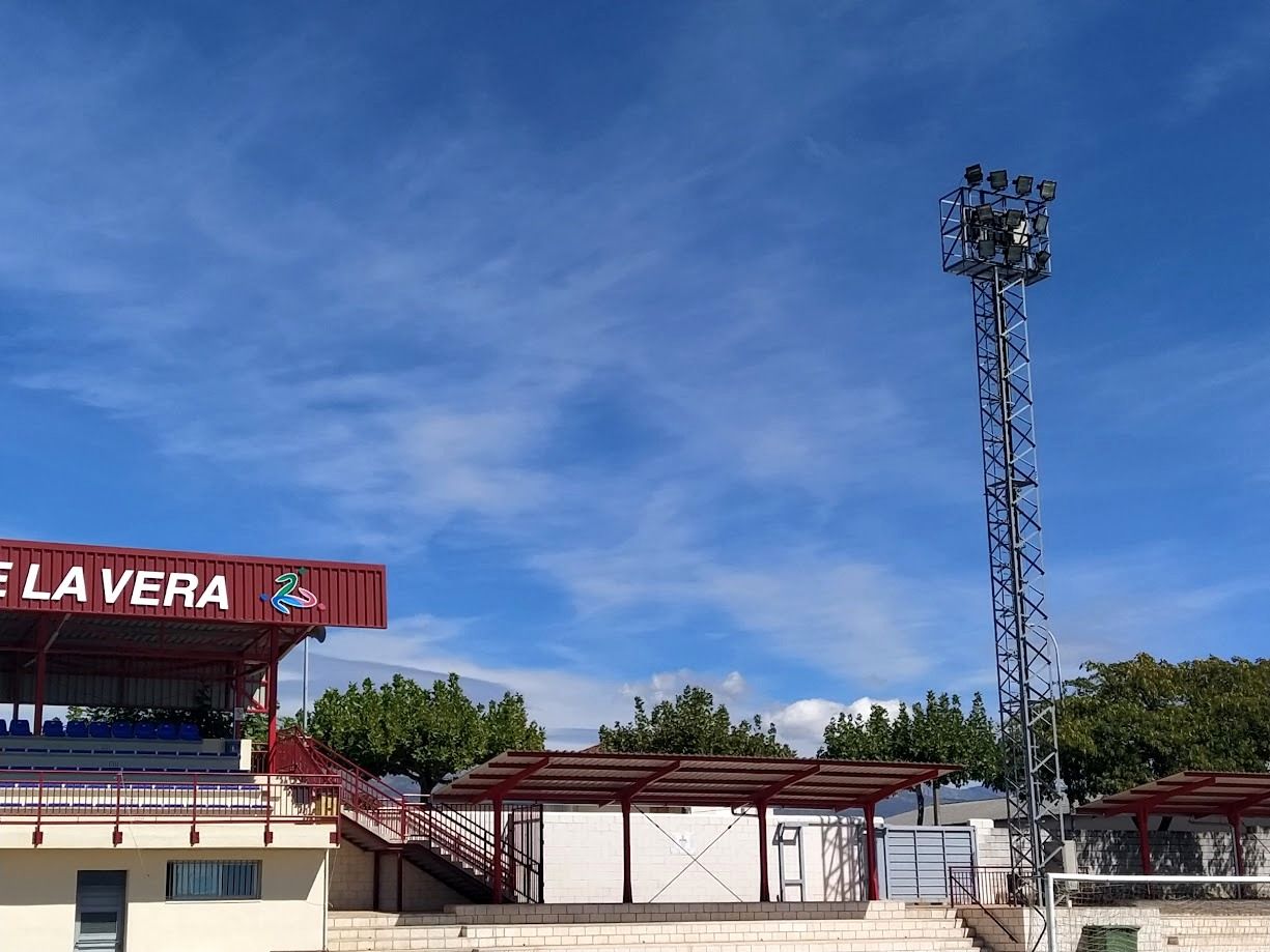 El Ayuntamiento saca a licitación la iluminación del campo de fútbol