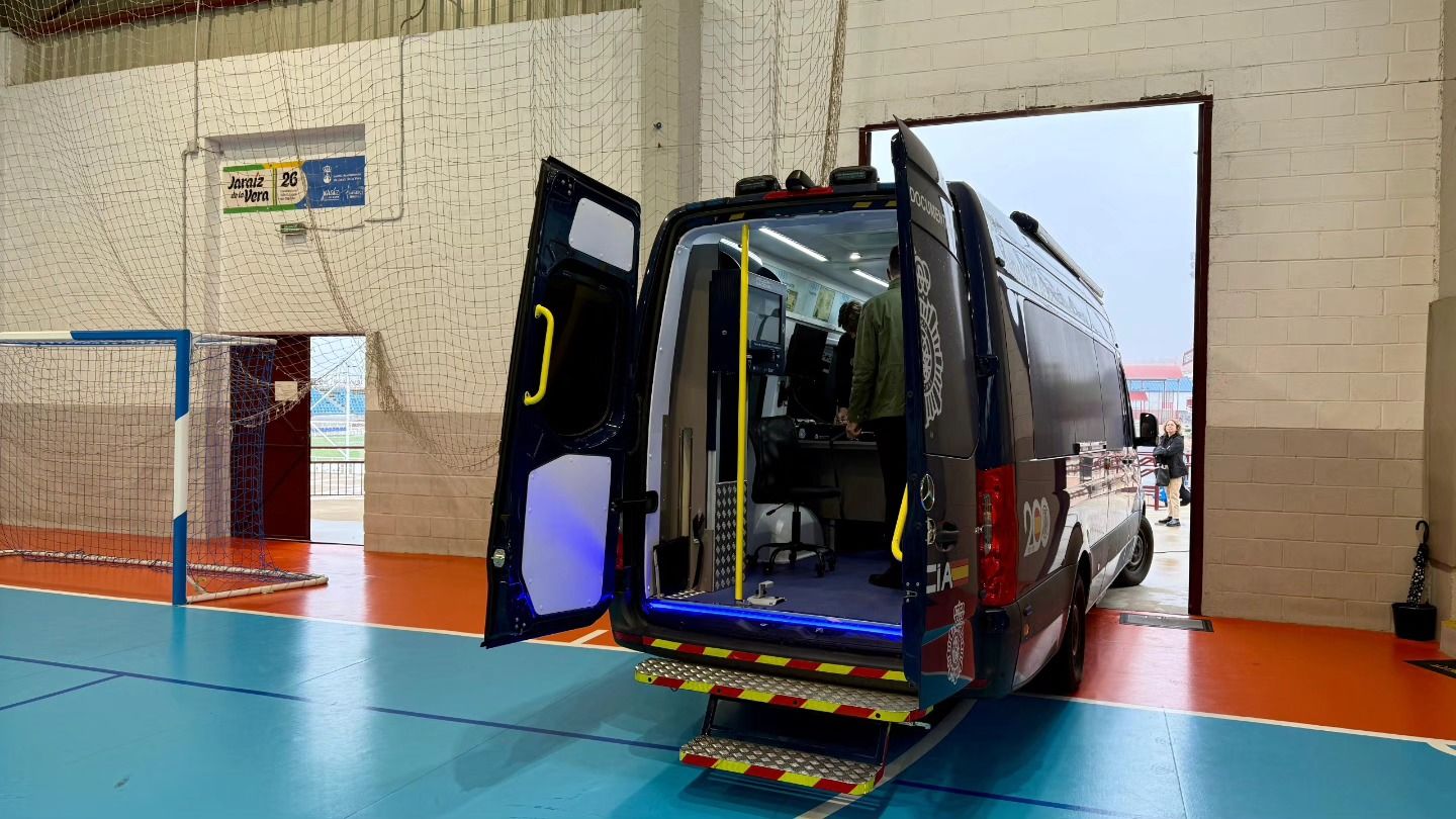 La unidad móvil de la Policía Nacional en su última visita a Jaraíz.