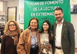 Miriam, Montserrat, Vera y Luis Miguel durante el acto, celebrado en la biblioteca municipal.