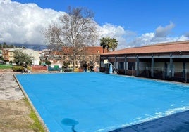 La Junta repara una pista polideportiva del colegio Gregoria Collado