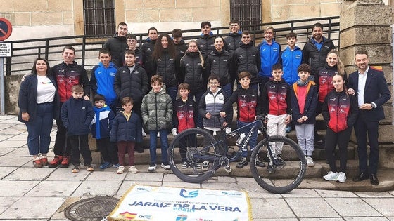Presentación en Jaraíz del primer equipo internacional de Extremadura XCO