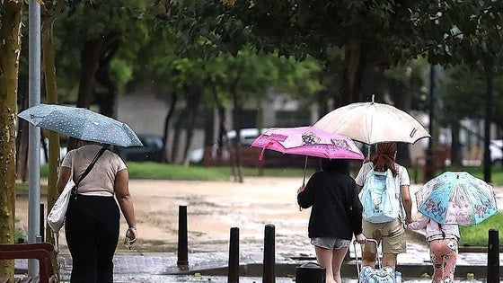 Educación suspende las clases este jueves también en La Vera por el temporal de lluvia y viento