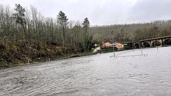 El Lago y la garganta de Pedro Chate, a rebosar de agua
