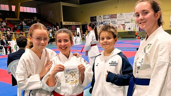En dos campeonatos, cuatro medallas para el Club de Kárate Jaraíz