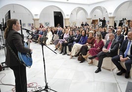 Con motivo del 8M, Bambikina en la Asamblea de Extremadura