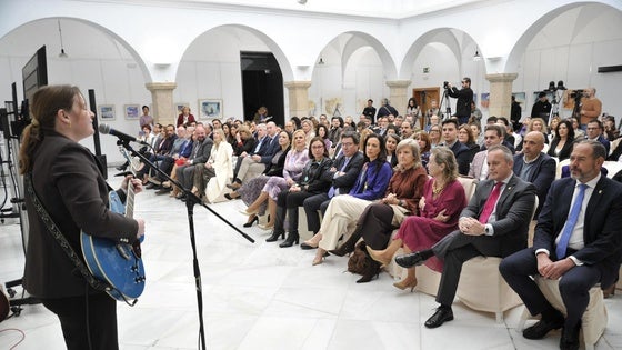 Con motivo del 8M, Bambikina en la Asamblea de Extremadura