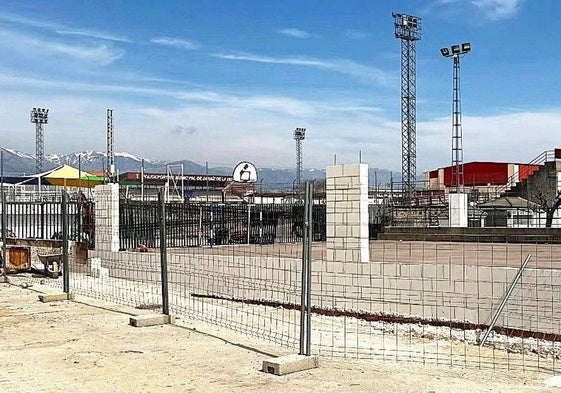 Avanzan las obras del sur del polideportivo de cara al verano