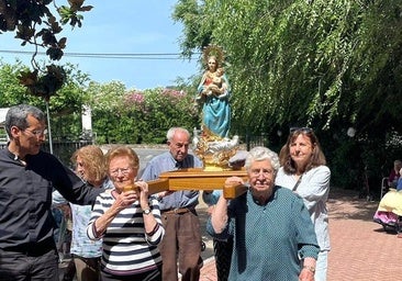 La Virgen del Salobrar visita la residencia de mayores