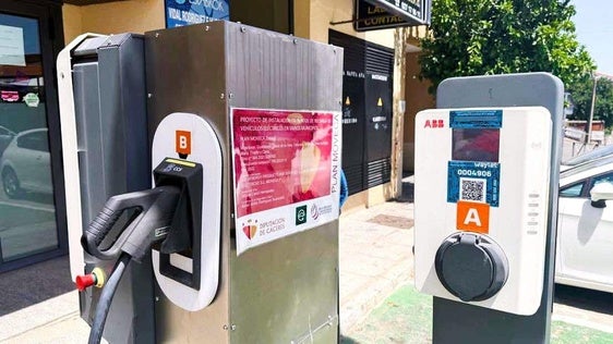 Entra en funcionamiento el punto de recarga de vehículos eléctricos
