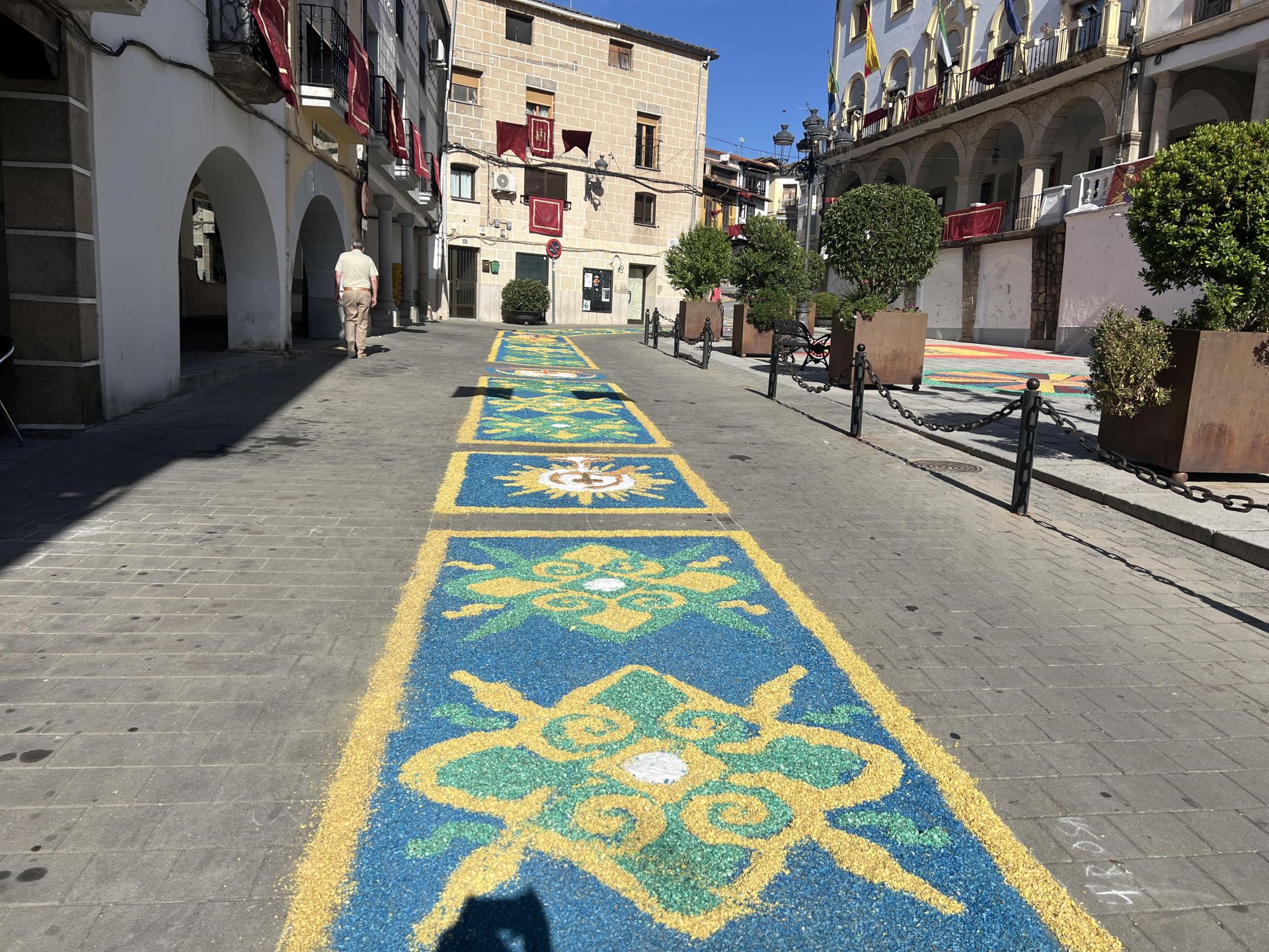 La Plaza Mayor jaraiceña esplendorosa este domingo de Corpus.