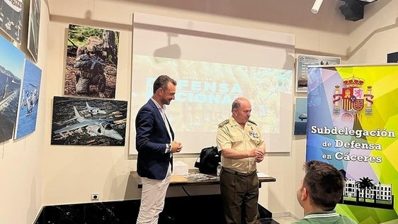 El Museo del Pimentón acoge la exposición 'Defensa Nacional'