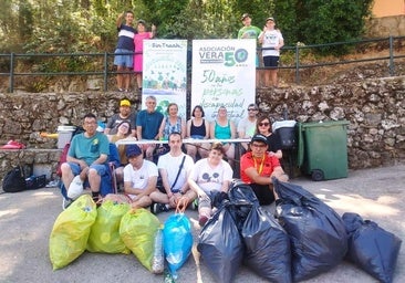 Vera Plena Inclusión retira basuraleza del Lago y en su entorno