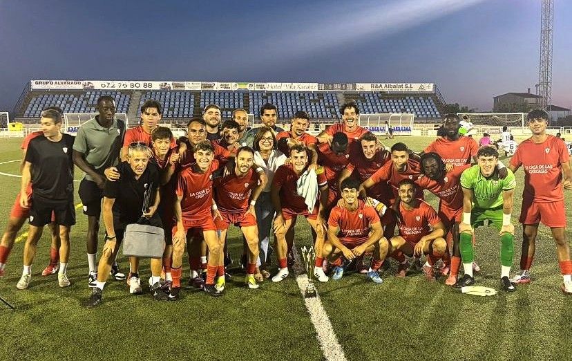 Jugadores, cuerpo técnico y la concejala de Cultura