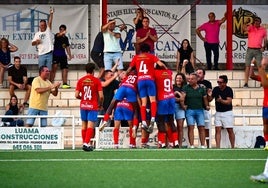 Los pimentoneros celebran los goles RAMON