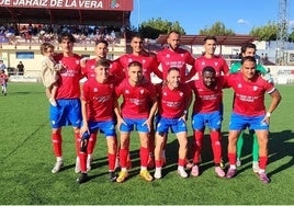Posado del equipo pimentonero en los prolegómenos del partido